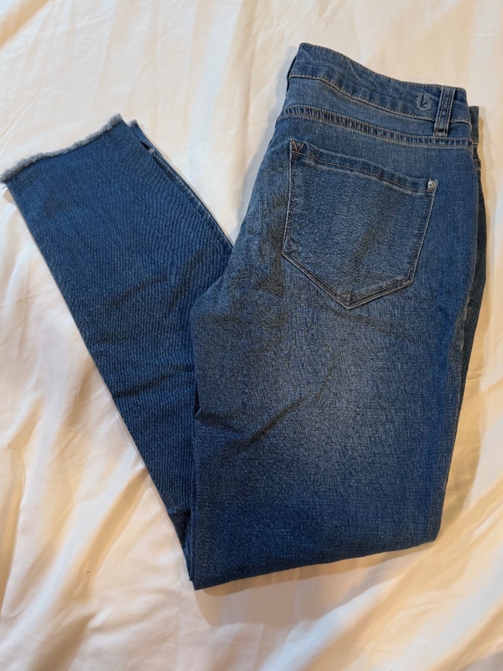 Kensie Jeans Style efm01117x św 1049750, skinny distressed hem  6/28